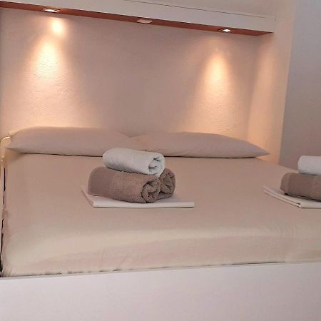 Apartments Villa Bonaca Baška Voda Стая снимка
