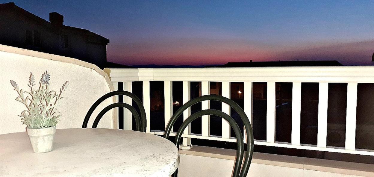 Apartments Villa Bonaca Baška Voda Стая снимка