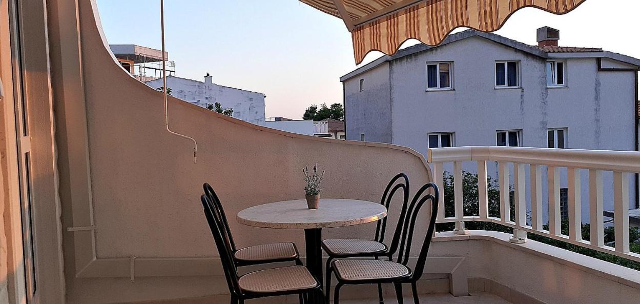 Apartments Villa Bonaca Baška Voda Стая снимка