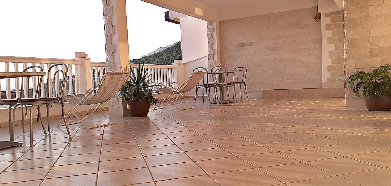 Apartments Villa Bonaca Baška Voda Стая снимка
