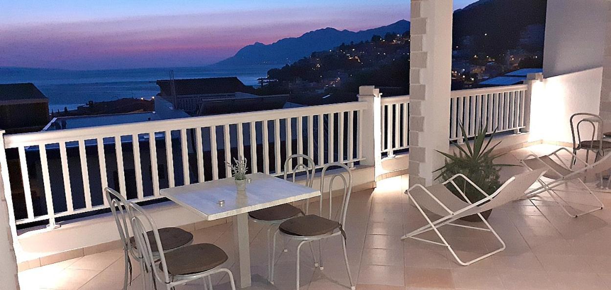 Apartments Villa Bonaca Baška Voda Стая снимка