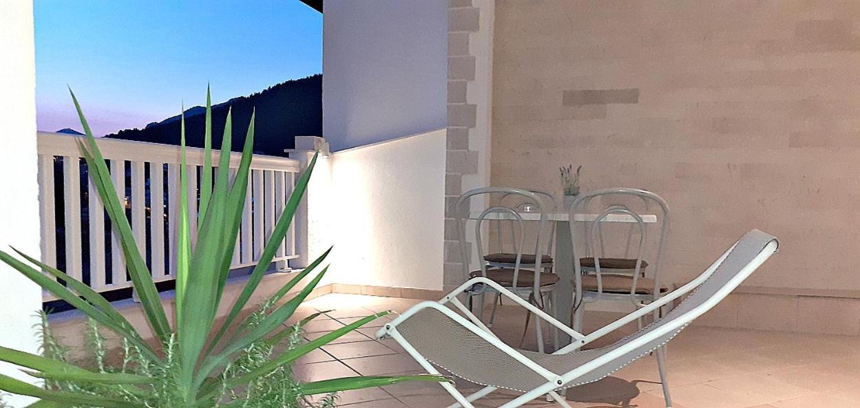 Apartments Villa Bonaca Baška Voda Стая снимка