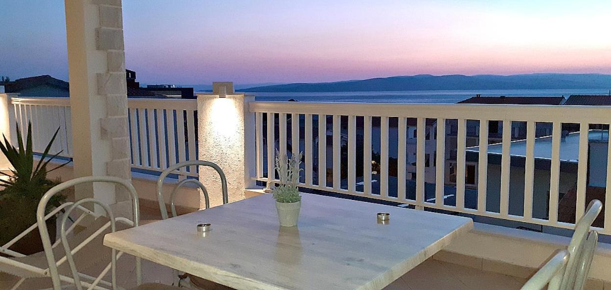 Apartments Villa Bonaca Baška Voda Стая снимка