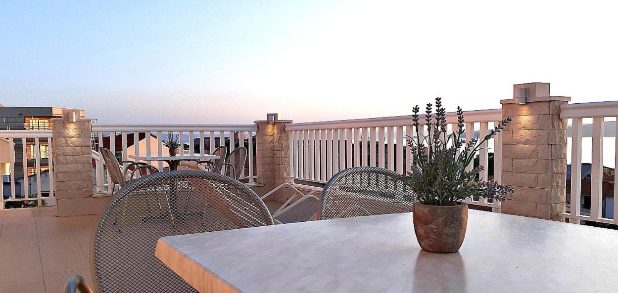 Apartments Villa Bonaca Baška Voda Стая снимка
