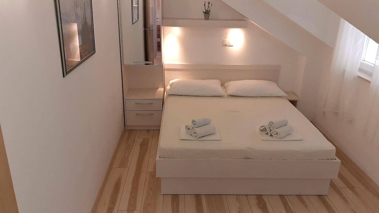 Apartments Villa Bonaca Baška Voda Стая снимка